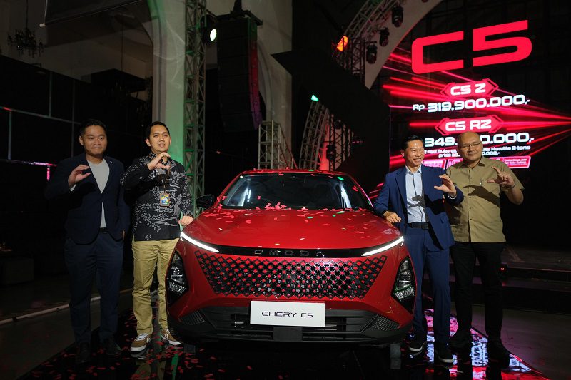 CEO Chery with C5